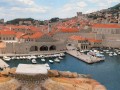 Panoramatický pohled na přístav v Dubrovníku