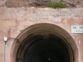 Do Dingače se dostanete téměř 500 m dlouhým tunelem vytesaným ve skále
